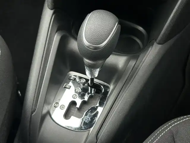 プジョー ２０８ スタイル 茨城県 2016(平28)年 0.7万km ビアンカホワイト ワンオ-ナ- /純正ナビ /12セグ /バックカメラ /ETC /アクティブシティブレーキ /クルーズコントロール /純正15インチアルミホイール /オートライト /フロアマット /シートリフター  /禁煙車