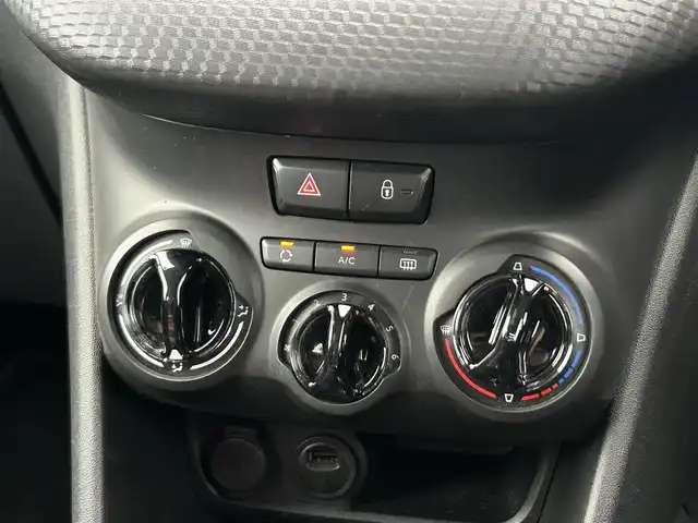 プジョー ２０８ スタイル 茨城県 2016(平28)年 0.7万km ビアンカホワイト ワンオ-ナ- /純正ナビ /12セグ /バックカメラ /ETC /アクティブシティブレーキ /クルーズコントロール /純正15インチアルミホイール /オートライト /フロアマット /シートリフター  /禁煙車