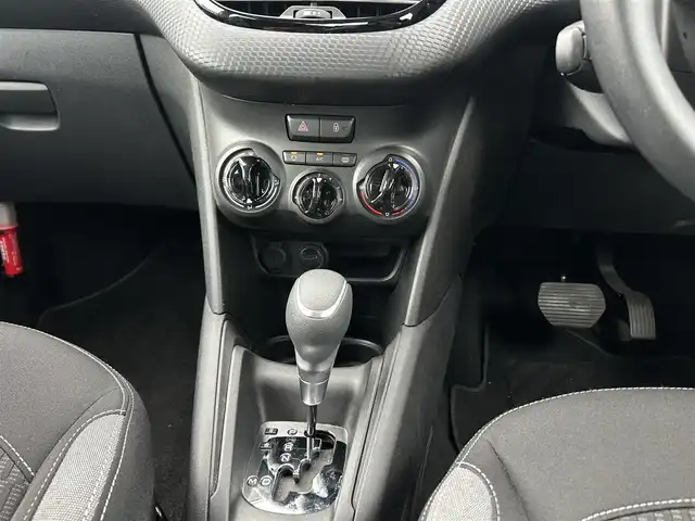 プジョー ２０８ スタイル 茨城県 2016(平28)年 0.7万km ビアンカホワイト ワンオ-ナ- /純正ナビ /12セグ /バックカメラ /ETC /アクティブシティブレーキ /クルーズコントロール /純正15インチアルミホイール /オートライト /フロアマット /シートリフター  /禁煙車