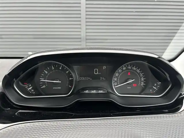 プジョー ２０８ スタイル 茨城県 2016(平28)年 0.7万km ビアンカホワイト ワンオ-ナ- /純正ナビ /12セグ /バックカメラ /ETC /アクティブシティブレーキ /クルーズコントロール /純正15インチアルミホイール /オートライト /フロアマット /シートリフター  /禁煙車