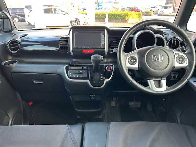 ホンダ Ｎ ＢＯＸ カスタム G ターボ Lパッケージ 静岡県 2015(平27)年 4.5万km カトラリーシルバーM ワンオーナー/純正メモリ何/AM/FM/CD/DVD/BT/ワンセグ/バックカメラ/両側パワースライドドア/プッシュスタート/スマートキー/純正フロアマット/オートライト/キセノンライト/クルーズコントロール/パドルシフト/ハーフレザーシート