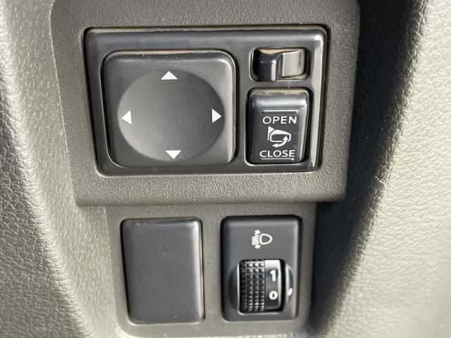 日産 キューブ 15X Mセレクション 群馬県 2011(平23)年 7.9万km ビターショコラ 禁煙車　純正７インチナビ　ＥＴＣ　マニュアルエアコン　スマートキー　プッシュスタート　パワーウィンドウ　ヘッドライトレベライザー　電動格納ミラー　パワーステアリング　純正フロアマット　ワンセグＴＶ