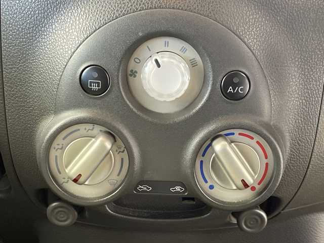 日産 キューブ 15X Mセレクション 群馬県 2011(平23)年 7.9万km ビターショコラ 禁煙車　純正７インチナビ　ＥＴＣ　マニュアルエアコン　スマートキー　プッシュスタート　パワーウィンドウ　ヘッドライトレベライザー　電動格納ミラー　パワーステアリング　純正フロアマット　ワンセグＴＶ