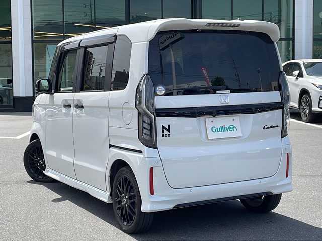 ホンダ Ｎ ＢＯＸ カスタム L ターボ スタイル+ブラック 長野県 2022(令4)年 4.9万km プラチナホワイトパール 禁煙車/ホンダセンシング/インタークーラーターボ/純正ナビTV/（VXM-195VFi/CD/DVD/Bluetooth/フルセグTV)/純正バックカメラ/純正LEDオートライト/純正LEDフォグ/純正15インチアルミ/純正エアロ/純正ルーフエンドスポイラー/純正フロアマット/両側電動スライドドア/アダプティブクルーズコントロール/レーンキープアシスト/クリアランスソナー/前席シートヒーター/ハーフレザーシート/本革巻ハンドル/プラズマクラスターオートエアコン/スマートキー/プッシュエンジンスタート