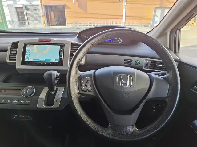 ホンダ フリード G ジャストセレクション+ 大阪府 2014(平26)年 8.7万km モダンスティールM 純正インターナビ・フルセグTV・CD・/　　　DVD・SD・Bluetooth/左後パワースライドドア/ＨＩＤオートヘッドライト/スマートキー2個/バックカメラ/ビルトインＥＴＣ/ステアリングスイッチ/サイドドアバイザー/電動格納ウインカーミラー/社外14インチアルミホイール/フロントガラススーパーＵＶカット/プライムスムース＆スウェード調コンビシート