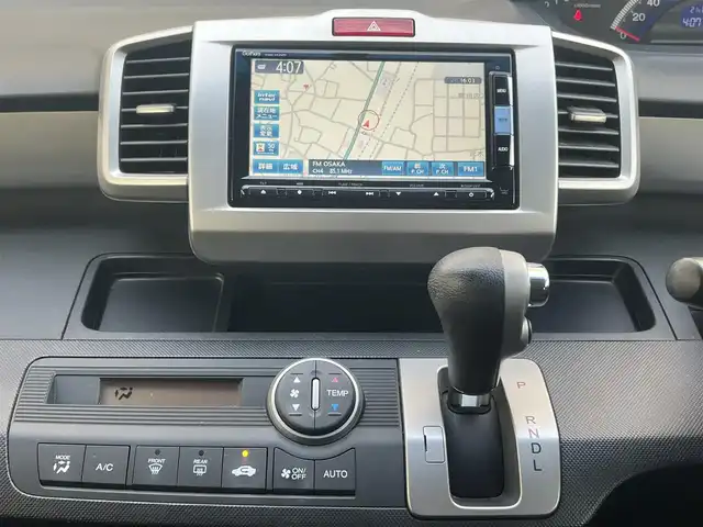 ホンダ フリード G ジャストセレクション+ 大阪府 2014(平26)年 8.7万km モダンスティールM 純正インターナビ・フルセグTV・CD・/　　　DVD・SD・Bluetooth/左後パワースライドドア/ＨＩＤオートヘッドライト/スマートキー2個/バックカメラ/ビルトインＥＴＣ/ステアリングスイッチ/サイドドアバイザー/電動格納ウインカーミラー/社外14インチアルミホイール/フロントガラススーパーＵＶカット/プライムスムース＆スウェード調コンビシート