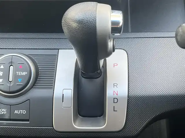 ホンダ フリード G ジャストセレクション+ 大阪府 2014(平26)年 8.7万km モダンスティールM 純正インターナビ・フルセグTV・CD・/　　　DVD・SD・Bluetooth/左後パワースライドドア/ＨＩＤオートヘッドライト/スマートキー2個/バックカメラ/ビルトインＥＴＣ/ステアリングスイッチ/サイドドアバイザー/電動格納ウインカーミラー/社外14インチアルミホイール/フロントガラススーパーＵＶカット/プライムスムース＆スウェード調コンビシート