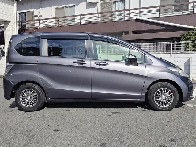 ホンダ フリード G ジャストセレクション+ 大阪府 2014(平26)年 8.7万km モダンスティールM 純正インターナビ・フルセグTV・CD・/　　　DVD・SD・Bluetooth/左後パワースライドドア/ＨＩＤオートヘッドライト/スマートキー2個/バックカメラ/ビルトインＥＴＣ/ステアリングスイッチ/サイドドアバイザー/電動格納ウインカーミラー/社外14インチアルミホイール/フロントガラススーパーＵＶカット/プライムスムース＆スウェード調コンビシート