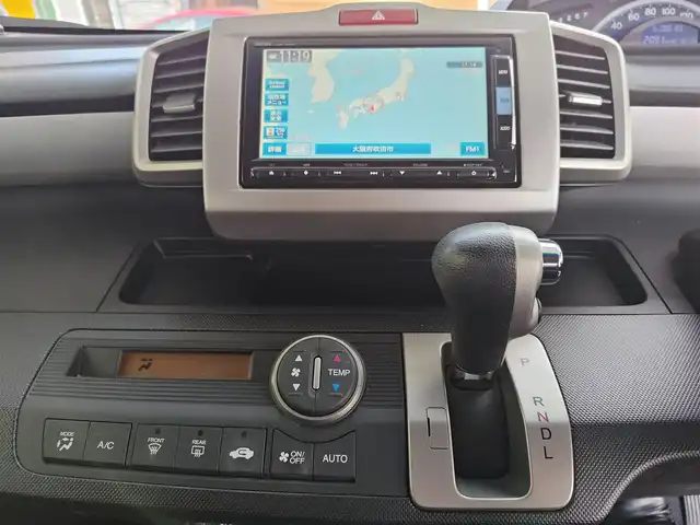 ホンダ フリード G ジャストセレクション+ 大阪府 2014(平26)年 8.7万km モダンスティールM 純正インターナビ・フルセグTV・CD・/　　　DVD・SD・Bluetooth/左後パワースライドドア/ＨＩＤオートヘッドライト/スマートキー2個/バックカメラ/ビルトインＥＴＣ/ステアリングスイッチ/サイドドアバイザー/電動格納ウインカーミラー/社外14インチアルミホイール/フロントガラススーパーＵＶカット/プライムスムース＆スウェード調コンビシート