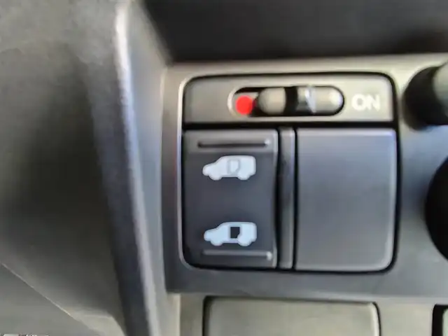 ホンダ フリード G ジャストセレクション+ 大阪府 2014(平26)年 8.7万km モダンスティールM 純正インターナビ・フルセグTV・CD・/　　　DVD・SD・Bluetooth/左後パワースライドドア/ＨＩＤオートヘッドライト/スマートキー2個/バックカメラ/ビルトインＥＴＣ/ステアリングスイッチ/サイドドアバイザー/電動格納ウインカーミラー/社外14インチアルミホイール/フロントガラススーパーＵＶカット/プライムスムース＆スウェード調コンビシート