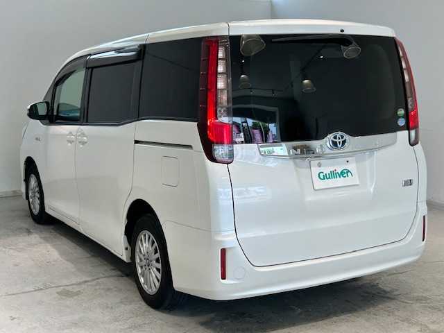 トヨタ ノア ハイブリッド G 宮城県 2014(平26)年 12.9万km ホワイトパールクリスタルシャイン クルーズコントロール/レーンキープアシスト/オートライト/フリップダウンモニター（アルパイン）/社外SD9インチナビ（アルパインX９００）/純正ビルドインETC/Bluetooth接続/ドライブレコーダー前後/バックカメラ/片側スライドドア/ウォークスルー/3列シート/純正フロアマット/純正15インチアルミホイール/LEDヘッドライト/衝突軽減システム