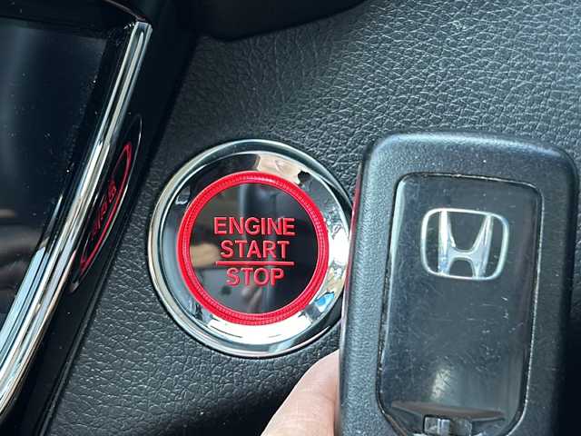 ホンダ ヴェゼル X ホンダセンシング 鳥取県 2019(令1)年 8.8万km プレミアムクリスタルレッドM ワンオーナー/フルタイム4WD/スマートキーx2個/プリクラッシュセーフティ/レーンデパーチャーアラート/アダクティブクルーズ/社外８インチナビ/フルセグ・Bluetooth/バックカメラ/前席シートヒーター/イオンエアコン/LEDヘッドライト/フォグライト/オートライト/オートリトラクトミラー/ビルトインETC/保証書・取説