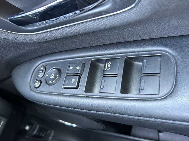 ホンダ ヴェゼル X ホンダセンシング 鳥取県 2019(令1)年 8.8万km プレミアムクリスタルレッドM ワンオーナー/フルタイム4WD/スマートキーx2個/プリクラッシュセーフティ/レーンデパーチャーアラート/アダクティブクルーズ/社外８インチナビ/フルセグ・Bluetooth/バックカメラ/前席シートヒーター/イオンエアコン/LEDヘッドライト/フォグライト/オートライト/オートリトラクトミラー/ビルトインETC/保証書・取説