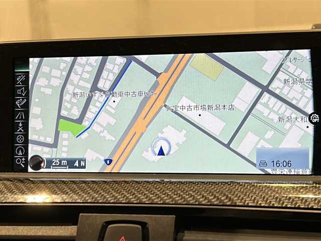 ＢＭＷ Ｍ３ セダン 新潟県 2014(平26)年 4.1万km アルピンホワイトⅢ AKRAPOVICエアロパーツ/(リアディフューザー/サイドスポイラー)/KW車高調整サスペンションキット/純正19インチアロイホイール(437M)/Mパフォーマンスエクステリアパーツ/Mパフォーマンスインテリアパーツ/純正HDDナビ/フルセグTV/バックカメラ/ETC/ドライブレコーダー/レーダー探知機/衝突被害軽減ブレーキ/車線逸脱警報