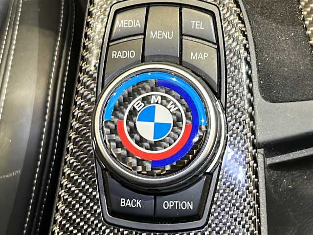 ＢＭＷ Ｍ３ セダン 新潟県 2014(平26)年 4.1万km アルピンホワイトⅢ AKRAPOVICエアロパーツ/(リアディフューザー/サイドスポイラー)/KW車高調整サスペンションキット/純正19インチアロイホイール(437M)/Mパフォーマンスエクステリアパーツ/Mパフォーマンスインテリアパーツ/純正HDDナビ/フルセグTV/バックカメラ/ETC/ドライブレコーダー/レーダー探知機/衝突被害軽減ブレーキ/車線逸脱警報