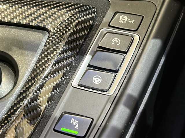 ＢＭＷ Ｍ３ セダン 新潟県 2014(平26)年 4.1万km アルピンホワイトⅢ AKRAPOVICエアロパーツ/(リアディフューザー/サイドスポイラー)/KW車高調整サスペンションキット/純正19インチアロイホイール(437M)/Mパフォーマンスエクステリアパーツ/Mパフォーマンスインテリアパーツ/純正HDDナビ/フルセグTV/バックカメラ/ETC/ドライブレコーダー/レーダー探知機/衝突被害軽減ブレーキ/車線逸脱警報
