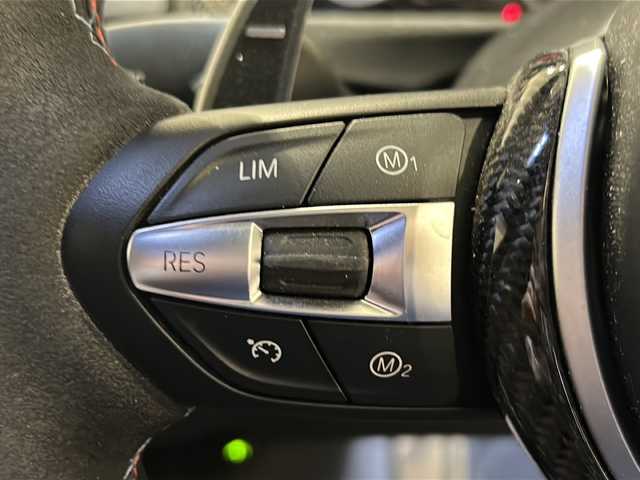 ＢＭＷ Ｍ３ セダン 新潟県 2014(平26)年 4.1万km アルピンホワイトⅢ AKRAPOVICエアロパーツ/(リアディフューザー/サイドスポイラー)/KW車高調整サスペンションキット/純正19インチアロイホイール(437M)/Mパフォーマンスエクステリアパーツ/Mパフォーマンスインテリアパーツ/純正HDDナビ/フルセグTV/バックカメラ/ETC/ドライブレコーダー/レーダー探知機/衝突被害軽減ブレーキ/車線逸脱警報