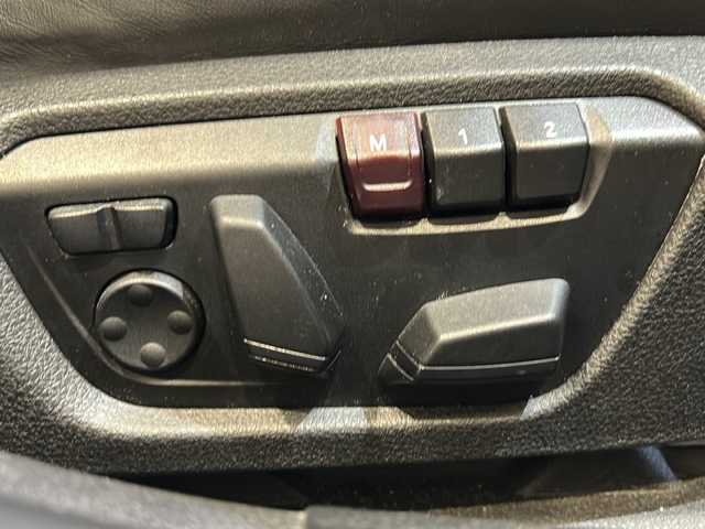 ＢＭＷ Ｍ３ セダン 新潟県 2014(平26)年 4.1万km アルピンホワイトⅢ AKRAPOVICエアロパーツ/(リアディフューザー/サイドスポイラー)/KW車高調整サスペンションキット/純正19インチアロイホイール(437M)/Mパフォーマンスエクステリアパーツ/Mパフォーマンスインテリアパーツ/純正HDDナビ/フルセグTV/バックカメラ/ETC/ドライブレコーダー/レーダー探知機/衝突被害軽減ブレーキ/車線逸脱警報