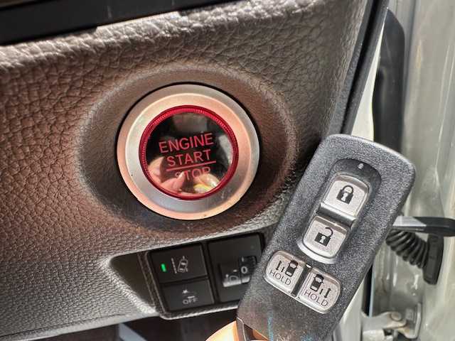 ホンダ Ｎ ＢＯＸ L 大阪府 2021(令3)年 2.6万km プラチナホワイトパール 純正8インチインターナビ(VXU-217NBi)/バックカメラ/フルセグ/Bluetooth/衝突軽減ブレーキ/レーンキープアシスト/パーキングセンサー/レーダークルーズコントロール/両側パワースライドドア/前席シートヒーター/前後ドライブレコーダー/ビルトインＥＴＣ/LEDヘッドライト/オートライト/プッシュスタート/スマートキー×2