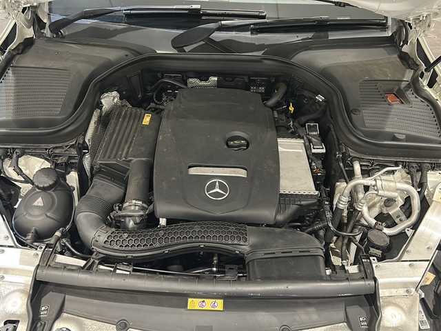 メルセデス・ベンツ ＧＬＣ２５０ 4マチックスポーツ 本革 新潟県 2017(平29)年 4.9万km ダイヤモンドホワイト 8.4インチワイドディスプレイ（ナビ/TV/DVD/BT)/360°カメラ/レーダーセーフティパッケージ/アダプティブレーキ/パノラマミックスライディングルーフ/ヘッドアップディスプレイ/サイドステップ/アテンションアシスト/アダプティブレーキライト/クラッシュ連動センサー/インテリジェントライトシステム/アクティブパーキングアシスト/純正19インチAW/純正フロアマット/メモリ付きパワーシート/シートヒーター/ETC