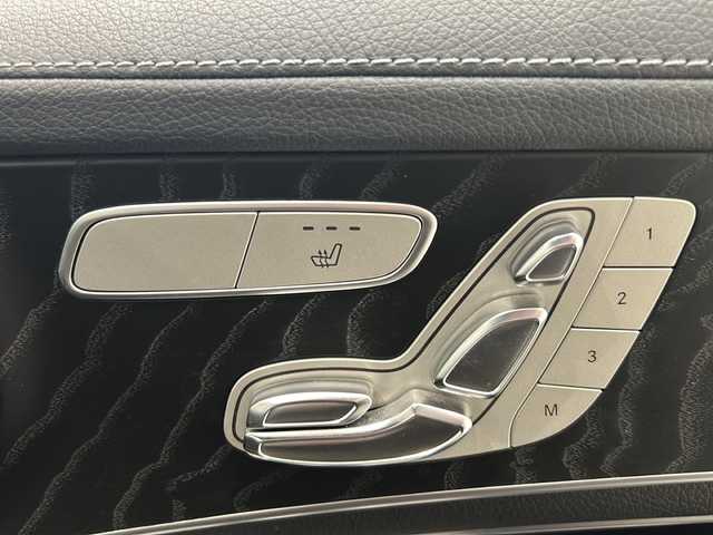 メルセデス・ベンツ ＧＬＣ２５０ 4マチックスポーツ 本革 新潟県 2017(平29)年 4.9万km ダイヤモンドホワイト 8.4インチワイドディスプレイ（ナビ/TV/DVD/BT)/360°カメラ/レーダーセーフティパッケージ/アダプティブレーキ/パノラマミックスライディングルーフ/ヘッドアップディスプレイ/サイドステップ/アテンションアシスト/アダプティブレーキライト/クラッシュ連動センサー/インテリジェントライトシステム/アクティブパーキングアシスト/純正19インチAW/純正フロアマット/メモリ付きパワーシート/シートヒーター/ETC