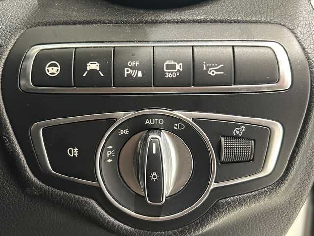メルセデス・ベンツ ＧＬＣ２５０ 4マチックスポーツ 本革 新潟県 2017(平29)年 4.9万km ダイヤモンドホワイト 8.4インチワイドディスプレイ（ナビ/TV/DVD/BT)/360°カメラ/レーダーセーフティパッケージ/アダプティブレーキ/パノラマミックスライディングルーフ/ヘッドアップディスプレイ/サイドステップ/アテンションアシスト/アダプティブレーキライト/クラッシュ連動センサー/インテリジェントライトシステム/アクティブパーキングアシスト/純正19インチAW/純正フロアマット/メモリ付きパワーシート/シートヒーター/ETC