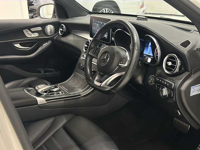 メルセデス・ベンツ ＧＬＣ２５０ 4マチックスポーツ 本革 新潟県 2017(平29)年 4.9万km ダイヤモンドホワイト 8.4インチワイドディスプレイ（ナビ/TV/DVD/BT)/360°カメラ/レーダーセーフティパッケージ/アダプティブレーキ/パノラマミックスライディングルーフ/ヘッドアップディスプレイ/サイドステップ/アテンションアシスト/アダプティブレーキライト/クラッシュ連動センサー/インテリジェントライトシステム/アクティブパーキングアシスト/純正19インチAW/純正フロアマット/メモリ付きパワーシート/シートヒーター/ETC