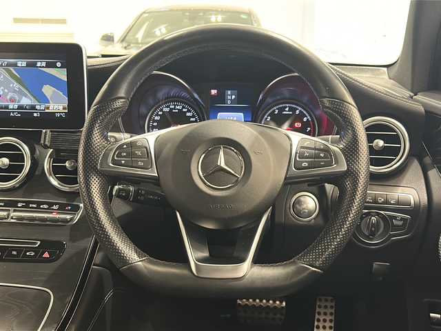 メルセデス・ベンツ ＧＬＣ２５０ 4マチックスポーツ 本革 新潟県 2017(平29)年 4.9万km ダイヤモンドホワイト 8.4インチワイドディスプレイ（ナビ/TV/DVD/BT)/360°カメラ/レーダーセーフティパッケージ/アダプティブレーキ/パノラマミックスライディングルーフ/ヘッドアップディスプレイ/サイドステップ/アテンションアシスト/アダプティブレーキライト/クラッシュ連動センサー/インテリジェントライトシステム/アクティブパーキングアシスト/純正19インチAW/純正フロアマット/メモリ付きパワーシート/シートヒーター/ETC