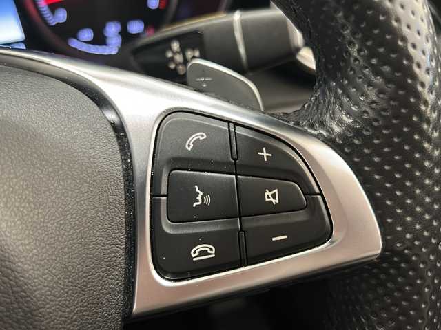メルセデス・ベンツ ＧＬＣ２５０ 4マチックスポーツ 本革 新潟県 2017(平29)年 4.9万km ダイヤモンドホワイト 8.4インチワイドディスプレイ（ナビ/TV/DVD/BT)/360°カメラ/レーダーセーフティパッケージ/アダプティブレーキ/パノラマミックスライディングルーフ/ヘッドアップディスプレイ/サイドステップ/アテンションアシスト/アダプティブレーキライト/クラッシュ連動センサー/インテリジェントライトシステム/アクティブパーキングアシスト/純正19インチAW/純正フロアマット/メモリ付きパワーシート/シートヒーター/ETC