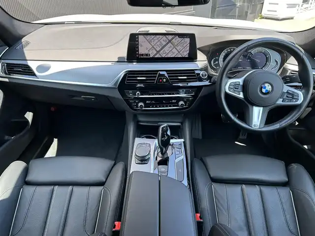 ＢＭＷ ５２３ｄ xDrive Mスピリット 道東・釧路十勝 2019(令1)年 4.2万km アルピンホワイトⅢ ハイラインパッケージ/アドバンスパッケージ/　・パワーシート/　・LEDヘッドライト/オートライト/　・パークディスタンスコントロール/アダプティブクルーズコントロール/黒革/シートヒーター(全席)/バックカメラ/ヘッドアップディスプレイ/純正ナビ/TV/CD/DVD/BT/社外ドライブレコーダー(前)/純正18インチAW/フロント/リアフォグライト/ミラーETC