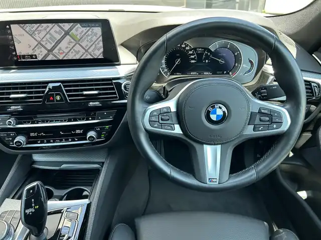 ＢＭＷ ５２３ｄ xDrive Mスピリット 道東・釧路十勝 2019(令1)年 4.2万km アルピンホワイトⅢ ハイラインパッケージ/アドバンスパッケージ/　・パワーシート/　・LEDヘッドライト/オートライト/　・パークディスタンスコントロール/アダプティブクルーズコントロール/黒革/シートヒーター(全席)/バックカメラ/ヘッドアップディスプレイ/純正ナビ/TV/CD/DVD/BT/社外ドライブレコーダー(前)/純正18インチAW/フロント/リアフォグライト/ミラーETC