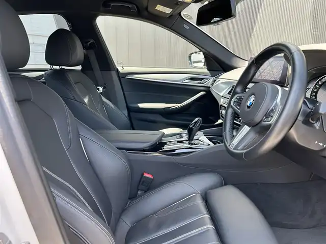 ＢＭＷ ５２３ｄ xDrive Mスピリット 道東・釧路十勝 2019(令1)年 4.2万km アルピンホワイトⅢ ハイラインパッケージ/アドバンスパッケージ/　・パワーシート/　・LEDヘッドライト/オートライト/　・パークディスタンスコントロール/アダプティブクルーズコントロール/黒革/シートヒーター(全席)/バックカメラ/ヘッドアップディスプレイ/純正ナビ/TV/CD/DVD/BT/社外ドライブレコーダー(前)/純正18インチAW/フロント/リアフォグライト/ミラーETC