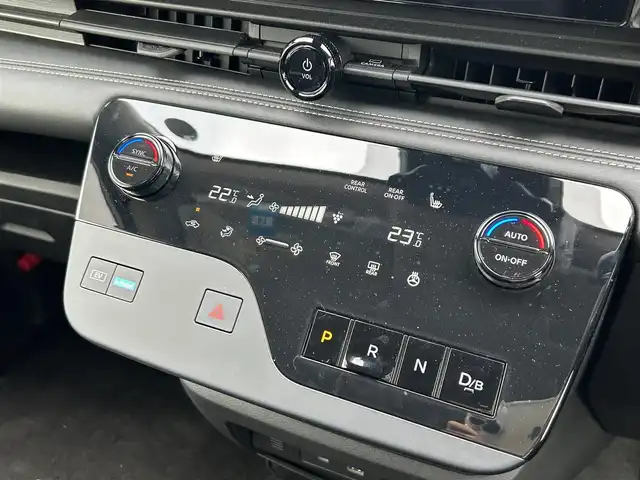 日産 セレナ e－パワー ハイウェイスター V 兵庫県 2023(令5)年 1.2万km プリズムホワイト ワンオーナー/純正メーカーナビ　テレビキャンセラー付き/（BT/USB/HDMI/Apple CarPlay/フルセグTV）/アラウンドビューモニター/ブラインドスポットモニター/デジタルインナーミラー/プロパイロット/クリアランスソナー/LEDヘッドライト/AUTOライト/1列目/2列目シートヒーター/ハンドルヒーター/フロント純正エアロ/ドライブレコーダー/両側パワースライドドア/置くだけ充電/ビルトインETC/純正フロアマット/純正ドアバイザー/スマートキー/スペアキー/保証書/取扱説明書