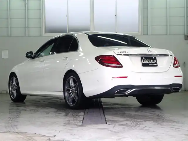 メルセデス・ベンツ Ｅ２２０ｄ アバンギャルド スポーツ 兵庫県 2017(平29)年 4.7万km ポーラホワイト 純正ナビ/全方位カメラ/シートヒーター/LKA/ACC/BSM/ドラレコ/ブルメスター/パフュームアトマイザー/アップルカープレイ/パワーバックドア/黒レザーシート