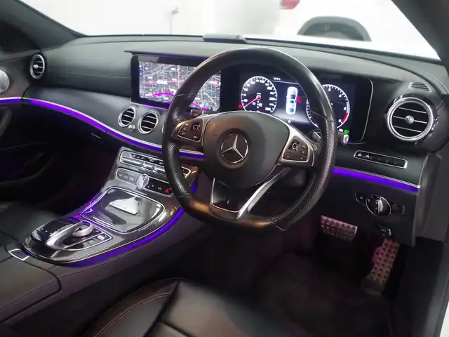 メルセデス・ベンツ Ｅ２２０ｄ アバンギャルド スポーツ 兵庫県 2017(平29)年 4.7万km ポーラホワイト 純正ナビ/全方位カメラ/シートヒーター/LKA/ACC/BSM/ドラレコ/ブルメスター/パフュームアトマイザー/アップルカープレイ/パワーバックドア/黒レザーシート