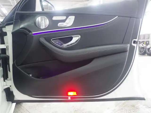 メルセデス・ベンツ Ｅ２２０ｄ アバンギャルド スポーツ 兵庫県 2017(平29)年 4.7万km ポーラホワイト 純正ナビ/全方位カメラ/シートヒーター/LKA/ACC/BSM/ドラレコ/ブルメスター/パフュームアトマイザー/アップルカープレイ/パワーバックドア/黒レザーシート