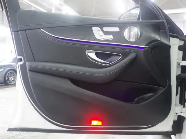 メルセデス・ベンツ Ｅ２２０ｄ アバンギャルド スポーツ 兵庫県 2017(平29)年 4.7万km ポーラホワイト 純正ナビ/全方位カメラ/シートヒーター/LKA/ACC/BSM/ドラレコ/ブルメスター/パフュームアトマイザー/アップルカープレイ/パワーバックドア/黒レザーシート