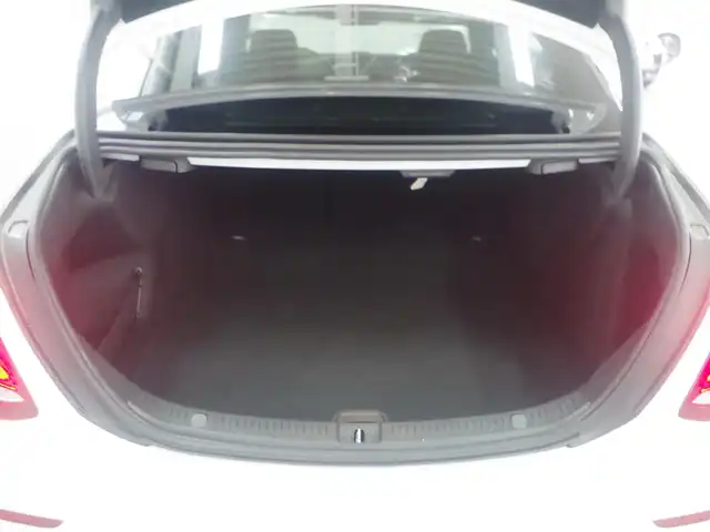メルセデス・ベンツ Ｅ２２０ｄ アバンギャルド スポーツ 兵庫県 2017(平29)年 4.7万km ポーラホワイト 純正ナビ/全方位カメラ/シートヒーター/LKA/ACC/BSM/ドラレコ/ブルメスター/パフュームアトマイザー/アップルカープレイ/パワーバックドア/黒レザーシート
