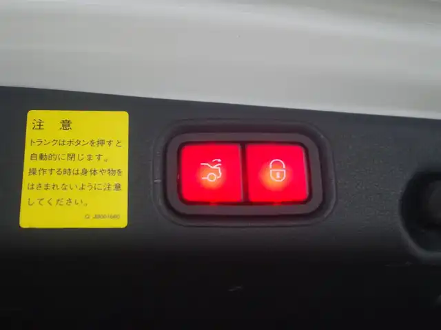 メルセデス・ベンツ Ｅ２２０ｄ アバンギャルド スポーツ 兵庫県 2017(平29)年 4.7万km ポーラホワイト 純正ナビ/全方位カメラ/シートヒーター/LKA/ACC/BSM/ドラレコ/ブルメスター/パフュームアトマイザー/アップルカープレイ/パワーバックドア/黒レザーシート