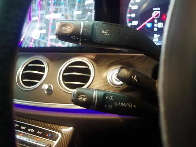 メルセデス・ベンツ Ｅ２２０ｄ アバンギャルド スポーツ 兵庫県 2017(平29)年 4.7万km ポーラホワイト 純正ナビ/全方位カメラ/シートヒーター/LKA/ACC/BSM/ドラレコ/ブルメスター/パフュームアトマイザー/アップルカープレイ/パワーバックドア/黒レザーシート