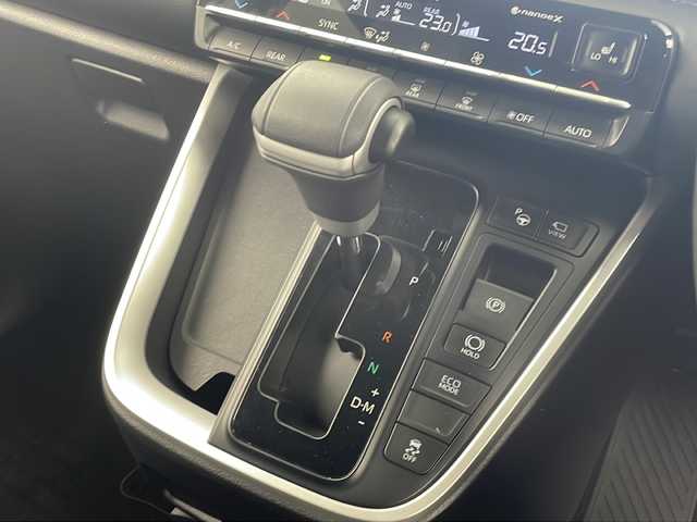 トヨタ ヴォクシー S－Z 岐阜県 2022(令4)年 6万km アティチュードブラックマイカ T-connectナビ/AM FM/Bluetooth /Miracast/アラウンドビューモニター/快適利便パッケージHigh /・ハンズフリーデュアルパワースライドドア（挟み込み防止機能付）/・パワーバックドア（挟み込み防止機能・停止位置メモリー機能・パワーバックドアスイッチ付）/・ナノイー X/・ステアリングヒーター/・キャプテンシート/・シートヒーター（D/N）/・オットマン/・角度調整付アームレスト/ブラインドスポットビューモニター/クリアランスソナー/革巻きステアリング/ステアリングリモコン/ETC/オートライト/オートハイビーム/ヘッドライトレベライザー/ドライバーモニター