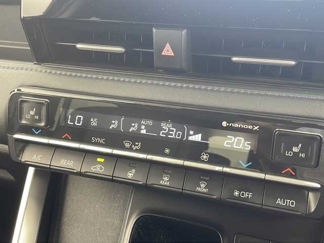 トヨタ ヴォクシー S－Z 岐阜県 2022(令4)年 6万km アティチュードブラックマイカ T-connectナビ/AM FM/Bluetooth /Miracast/アラウンドビューモニター/快適利便パッケージHigh /・ハンズフリーデュアルパワースライドドア（挟み込み防止機能付）/・パワーバックドア（挟み込み防止機能・停止位置メモリー機能・パワーバックドアスイッチ付）/・ナノイー X/・ステアリングヒーター/・キャプテンシート/・シートヒーター（D/N）/・オットマン/・角度調整付アームレスト/ブラインドスポットビューモニター/クリアランスソナー/革巻きステアリング/ステアリングリモコン/ETC/オートライト/オートハイビーム/ヘッドライトレベライザー/ドライバーモニター