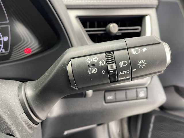 レクサス ＵＸ 300e バージョンC 千葉県 2021(令3)年 1万km ソニックチタニウム 純正ナビ(CD/ DVD/ BT/ USB/ フルセグTV/Miracast）/マークレビンソン/レクサスセーフティ/ブラインドスポットモニター/パノラミックビューモニター/クリアランスソナー/本革シート/パワーシート/シートヒーター/エアシート/後席シートヒーター/パワーバックドア/ドライブレコーダー/ETC２．０/ステアリングヒーター/ヘッドアップディスプレイ/パドルシフト