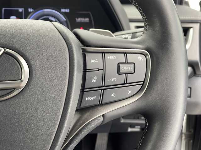 レクサス ＵＸ 300e バージョンC 千葉県 2021(令3)年 1万km ソニックチタニウム 純正ナビ(CD/ DVD/ BT/ USB/ フルセグTV/Miracast）/マークレビンソン/レクサスセーフティ/ブラインドスポットモニター/パノラミックビューモニター/クリアランスソナー/本革シート/パワーシート/シートヒーター/エアシート/後席シートヒーター/パワーバックドア/ドライブレコーダー/ETC２．０/ステアリングヒーター/ヘッドアップディスプレイ/パドルシフト