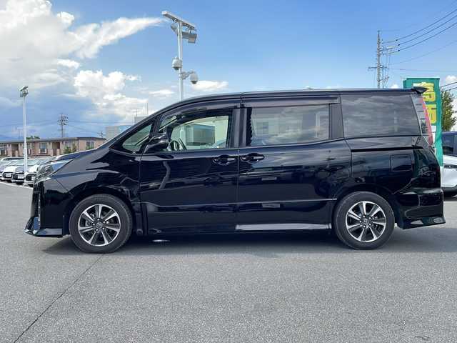 トヨタ ノア Si 長野県 2017(平29)年 3.7万km ブラック １０インチ純正ナビ/Bluetooth Audio/フルセグテレビ/ドライブレコーダー/ビルドインＥＴＣ/バックカメラ/片側電動スライドドア/クルーズコントロール/デジタルインナーミラー/プリクラッシュセーフティ/レーンディパーチャーアラート/オートマチックハイビーム/ＬＥＤヘッドライト/純正フロアマット/プッシュスタート/オートライト/ドアバイザー/スマートキー/スペアキー×１/横滑り防止機能/盗難防止機能