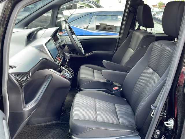 トヨタ ノア Si 長野県 2017(平29)年 3.7万km ブラック １０インチ純正ナビ/Bluetooth Audio/フルセグテレビ/ドライブレコーダー/ビルドインＥＴＣ/バックカメラ/片側電動スライドドア/クルーズコントロール/デジタルインナーミラー/プリクラッシュセーフティ/レーンディパーチャーアラート/オートマチックハイビーム/ＬＥＤヘッドライト/純正フロアマット/プッシュスタート/オートライト/ドアバイザー/スマートキー/スペアキー×１/横滑り防止機能/盗難防止機能