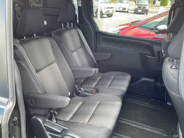 トヨタ ノア Si 長野県 2017(平29)年 3.7万km ブラック １０インチ純正ナビ/Bluetooth Audio/フルセグテレビ/ドライブレコーダー/ビルドインＥＴＣ/バックカメラ/片側電動スライドドア/クルーズコントロール/デジタルインナーミラー/プリクラッシュセーフティ/レーンディパーチャーアラート/オートマチックハイビーム/ＬＥＤヘッドライト/純正フロアマット/プッシュスタート/オートライト/ドアバイザー/スマートキー/スペアキー×１/横滑り防止機能/盗難防止機能