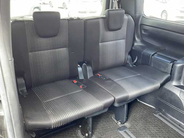 トヨタ ノア Si 長野県 2017(平29)年 3.7万km ブラック １０インチ純正ナビ/Bluetooth Audio/フルセグテレビ/ドライブレコーダー/ビルドインＥＴＣ/バックカメラ/片側電動スライドドア/クルーズコントロール/デジタルインナーミラー/プリクラッシュセーフティ/レーンディパーチャーアラート/オートマチックハイビーム/ＬＥＤヘッドライト/純正フロアマット/プッシュスタート/オートライト/ドアバイザー/スマートキー/スペアキー×１/横滑り防止機能/盗難防止機能