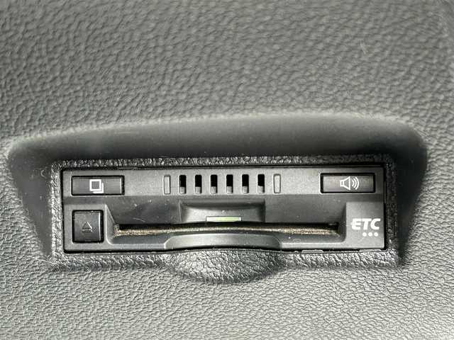トヨタ プリウス S ツーリングセレクション 岡山県 2016(平28)年 10.5万km アティチュードブラックマイカ 登録時走行距離104762km/純正9インチナビ/フルセグTV(AM.FM.CD.DVD.TV.BT)/モデリスタフルエアロ/バックカメラ/ETC/ドライブレコーダー/シートヒーター/衝突軽減ブレーキ/オートライト/アイドリングストップ/17インチ純正AW/純正フロアマット