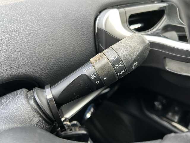 トヨタ プリウス S ツーリングセレクション 岡山県 2016(平28)年 10.5万km アティチュードブラックマイカ 登録時走行距離104762km/純正9インチナビ/フルセグTV(AM.FM.CD.DVD.TV.BT)/モデリスタフルエアロ/バックカメラ/ETC/ドライブレコーダー/シートヒーター/衝突軽減ブレーキ/オートライト/アイドリングストップ/17インチ純正AW/純正フロアマット